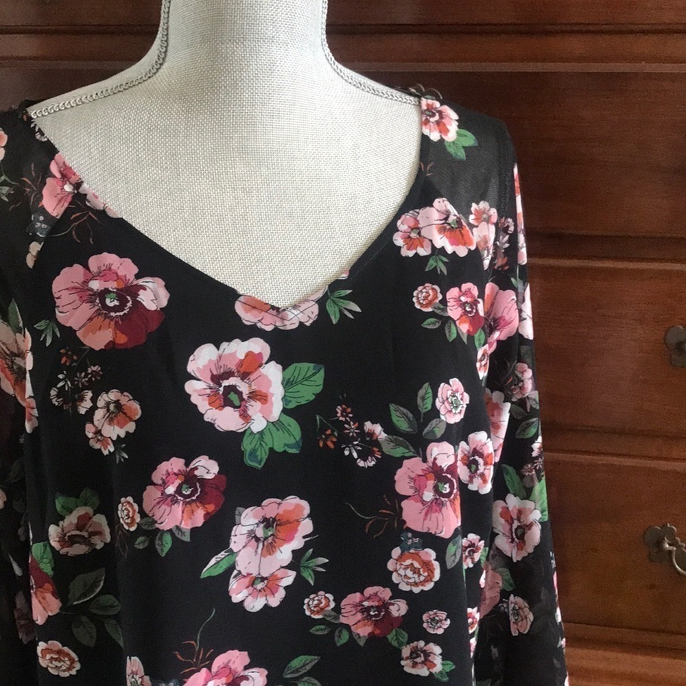 CAbi Garden Black Floral Blouse Size Medium